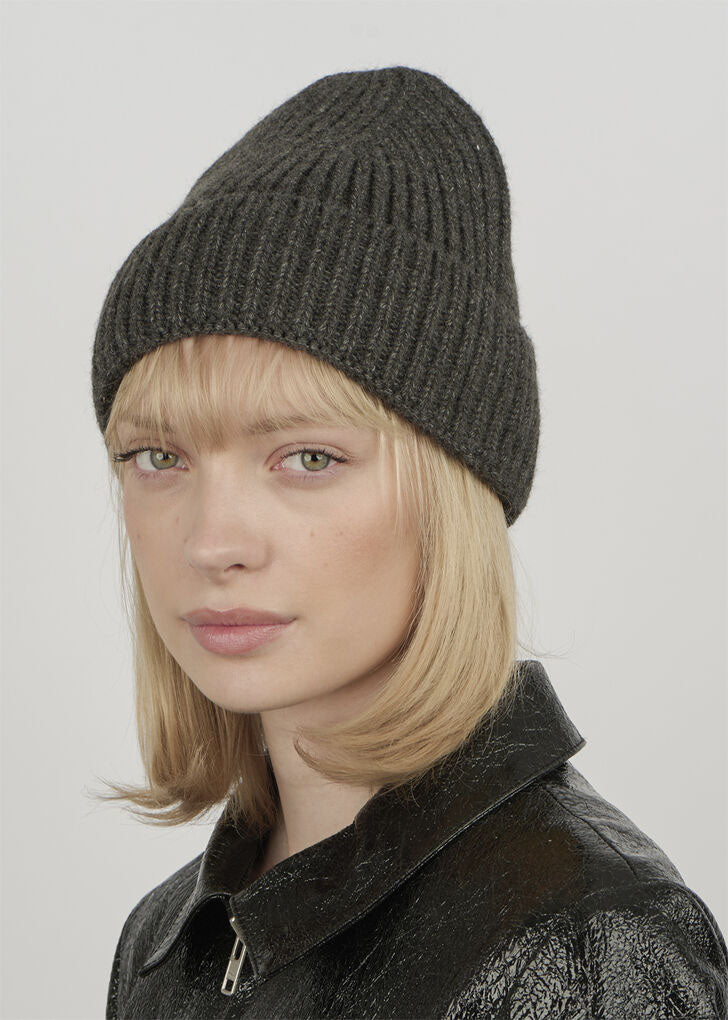 Sui Ava Nico Beanie Dark Grey