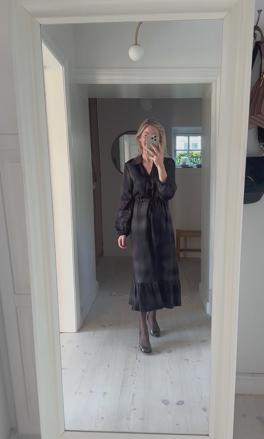 Project AJ117 Seymor kjole jord