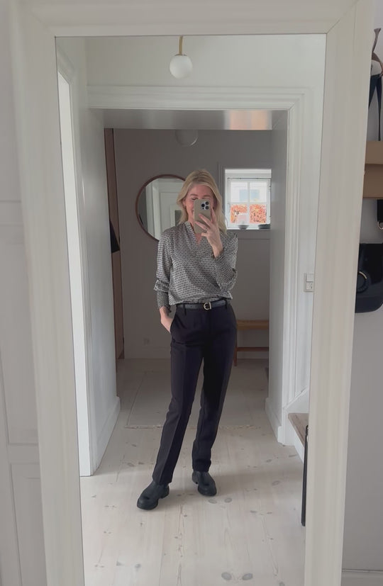 My Essential Wardrobe The Tailored Straight Pant black