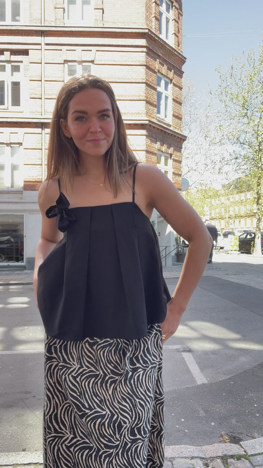 Sofie Schnoor S244180 Allies top black